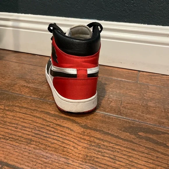 Jordan 1 Retro High Og Chicago Lost And Found - Picture 2 of 3